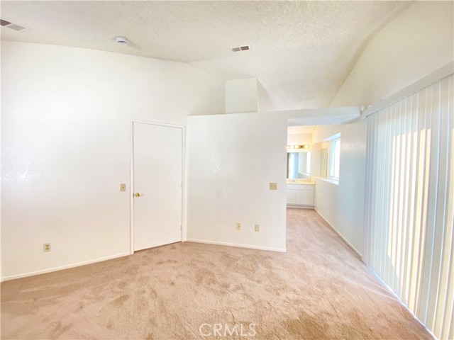 11369 Weinhart Court, Moreno Valley CA: https://media.crmls.org/medias/c6adb3b3-9f92-4eed-a48f-95afaf5d5fc7.jpg