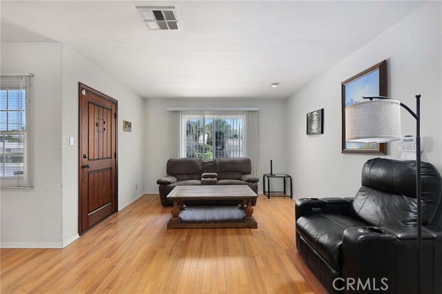 Detail Gallery Image 7 of 28 For 17826 Rhoda St, Encino,  CA 91316 - 2 Beds | 1 Baths