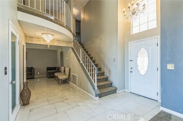 1725 Le Niche Lane, Lancaster CA: https://media.crmls.org/medias/c6afd253-dce1-4335-a724-c5feb7427928.jpg