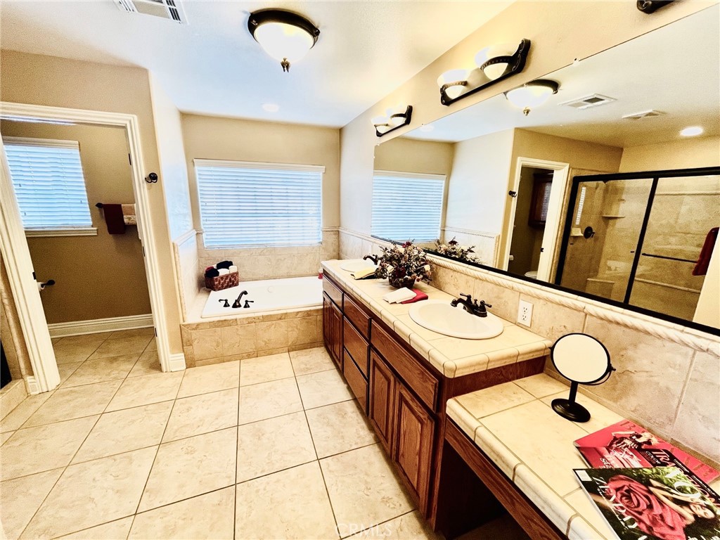 https://media.crmls.org/medias/c6afe75b-9c18-4829-9264-d016a17020db.jpg?preset=X-Large