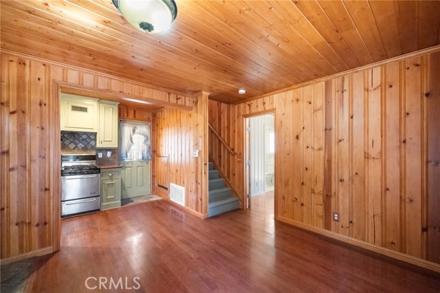 Detail Gallery Image 9 of 28 For 746 W Victoria Ct, Lake Arrowhead,  CA 92352 - 2 Beds | 2 Baths