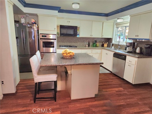 Detail Gallery Image 2 of 71 For 19755 Steinway St, Canyon Country,  CA 91351 - 3 Beds | 2 Baths