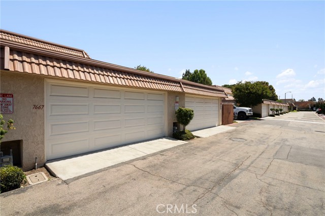 7667 Whitewater Drive, Huntington Beach CA: https://media.crmls.org/medias/c6b1478f-0606-46d1-835b-c054b1b1ca56.jpg