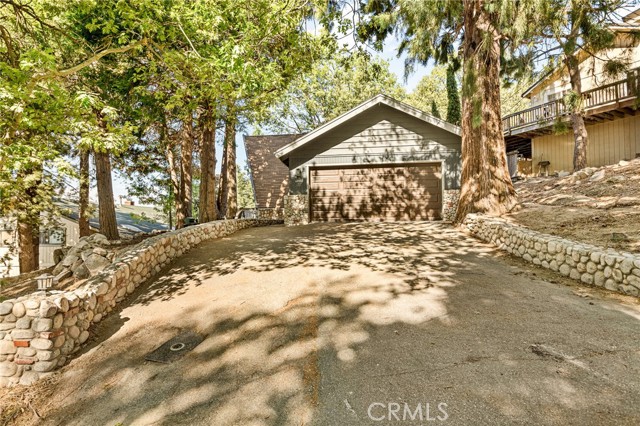 Detail Gallery Image 2 of 23 For 26413 Apache, Rimforest,  CA 92378 - 2 Beds | 1 Baths