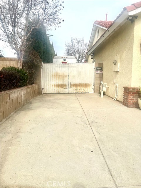 Detail Gallery Image 5 of 8 For 41075 Riverock Ln, Palmdale,  CA 93551 - 4 Beds | 3 Baths