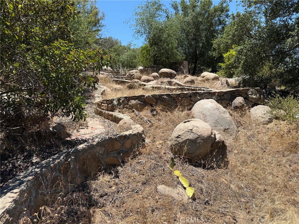 https://media.crmls.org/medias/c6b2ce19-6816-415f-a0dc-c9d04025592b.jpg?preset=X-Large