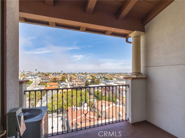 Detail Gallery Image 17 of 28 For 2001 Artesia Bld #413,  Redondo Beach,  CA 90278 - 1 Beds | 1 Baths