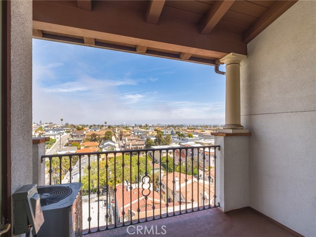 Detail Gallery Image 17 of 28 For 2001 Artesia Bld #413,  Redondo Beach,  CA 90278 - 1 Beds | 1 Baths