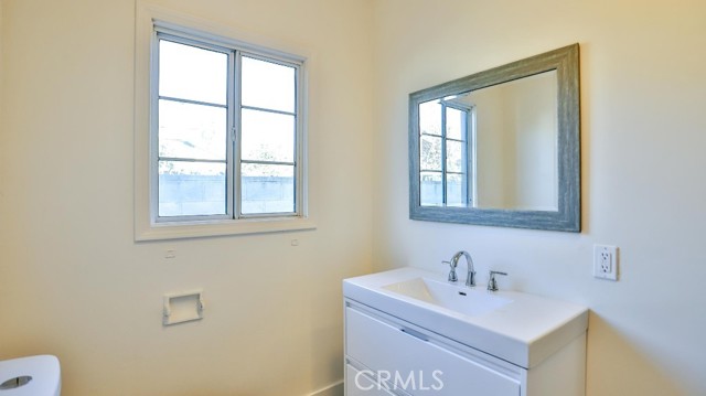 515 S Van Ness Avenue, Santa Ana CA: https://media.crmls.org/medias/c6b3c2f1-b2d7-446f-aae6-194b66932f69.jpg