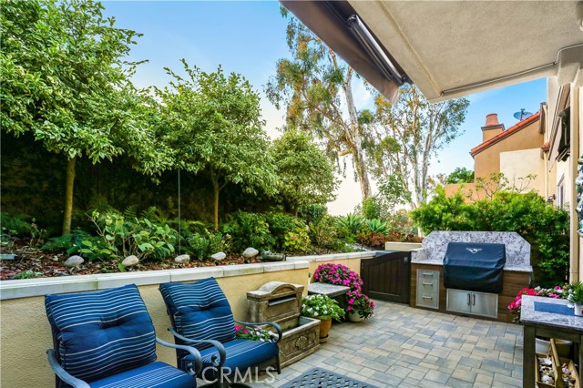 Serene privacy in your back patio awaits!
