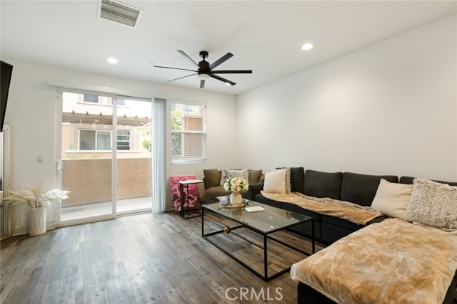 7679 Sunflower Drive, Pico Rivera CA: https://media.crmls.org/medias/c6b457ab-f27d-4297-b624-60c9852678ee.jpg