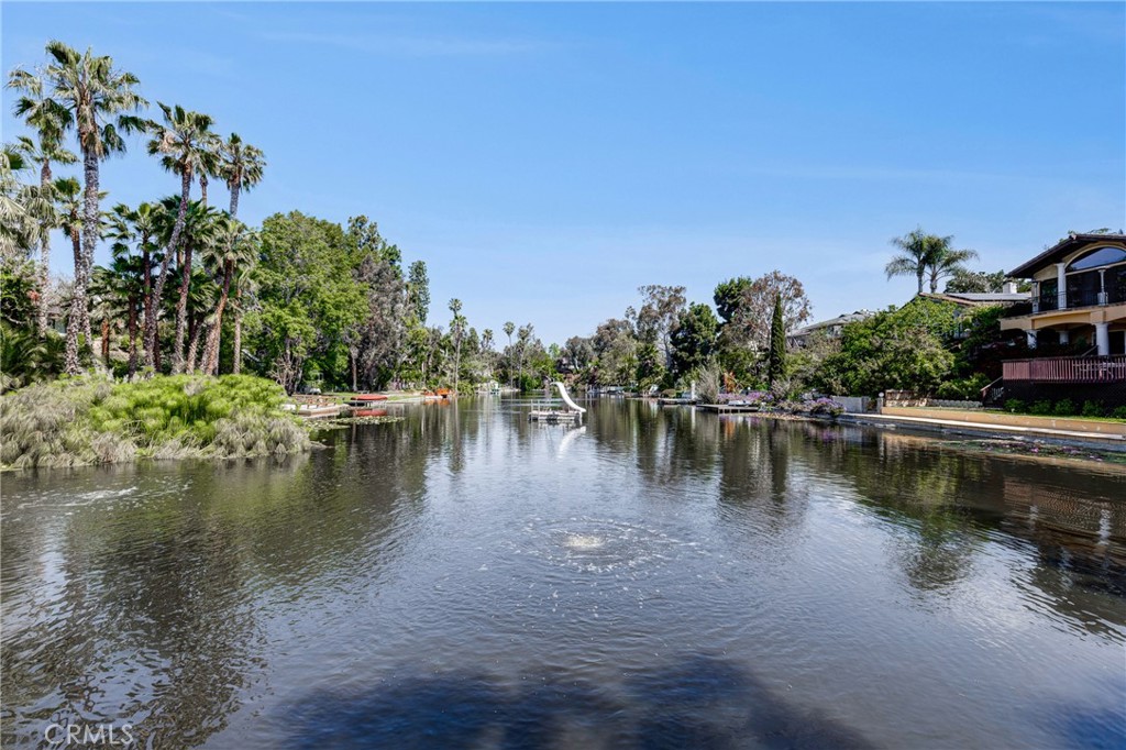 https://media.crmls.org/medias/c6b49072-45f8-4c09-8050-4c056cfcb346.jpg?preset=X-Large
