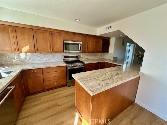 Detail Gallery Image 4 of 14 For 111 Alabama, Huntington Beach,  CA 92648 - 3 Beds | 2/1 Baths