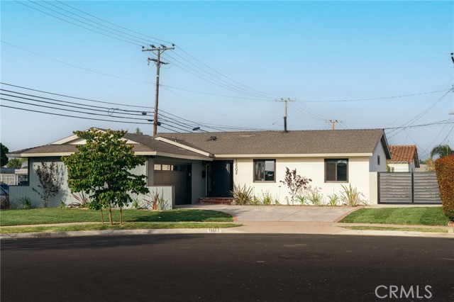 16502 Potter Circle, Huntington Beach CA: https://media.crmls.org/medias/c6b67dc9-9afb-40dd-8393-a15834ec1c7a.jpg