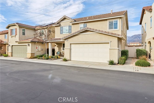 Detail Gallery Image 2 of 26 For 1440 Chinaberry, Beaumont,  CA 92223 - 3 Beds | 2/1 Baths