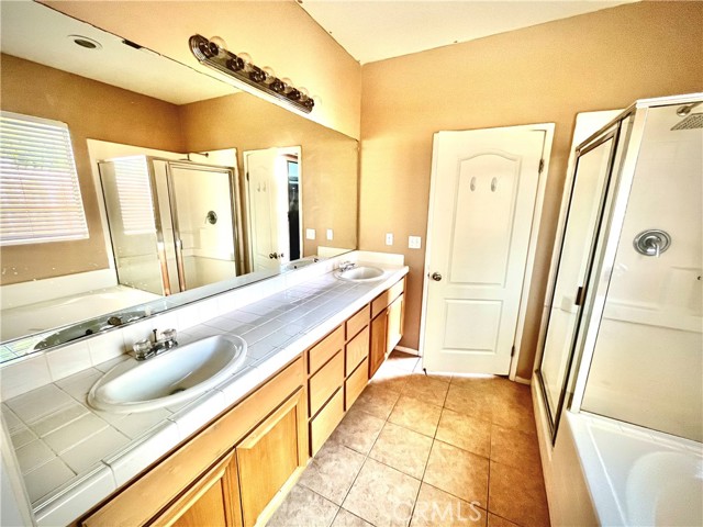 Detail Gallery Image 11 of 16 For 1110 Broadway Ln, Hemet,  CA 92545 - 3 Beds | 2 Baths
