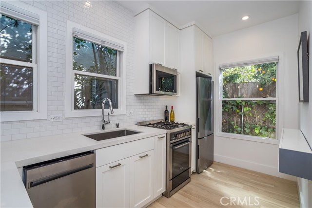 Detail Gallery Image 28 of 47 For 5228 De Longpre Ave, Los Angeles,  CA 90027 - 2 Beds | 2 Baths