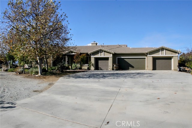 23641 ROSE QUARTZ Drive, Perris CA: https://media.crmls.org/medias/c6b81abd-e2c4-4ea2-aa0f-342fc3d60f28.jpg