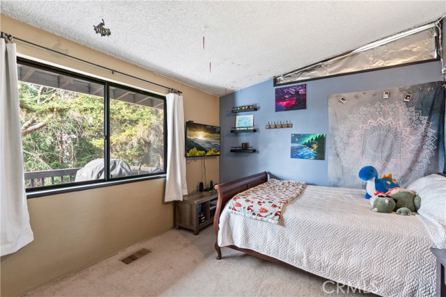 1944 Willow, Running Springs CA: https://media.crmls.org/medias/c6b87439-4f6d-4557-96d8-f452655a0453.jpg