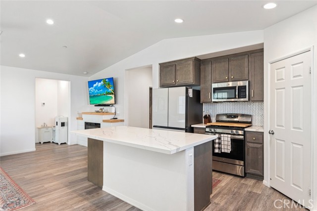 Detail Gallery Image 8 of 36 For 29102 Larch, Lake Elsinore,  CA 92530 - 3 Beds | 2 Baths