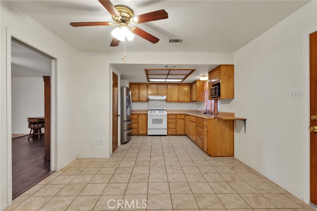 Detail Gallery Image 9 of 29 For 15481 Ramona, Apple Valley,  CA 92307 - 3 Beds | 2 Baths