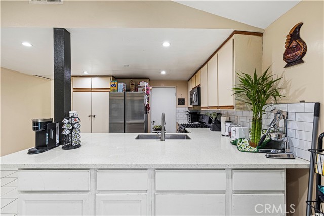 Detail Gallery Image 7 of 24 For 9689 Kewen Avenue, Pacoima,  CA 91331 - 4 Beds | 2 Baths