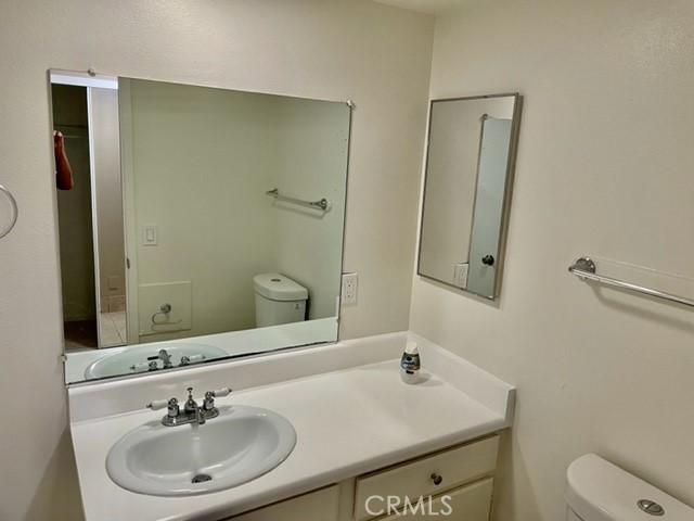 https://media.crmls.org/medias/c6bc8455-450c-4787-aaab-c58543f76f92.jpg?preset=X-Large