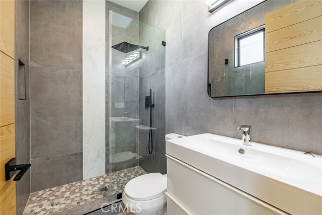 5805 Bucknell Avenue, Valley Village CA: https://media.crmls.org/medias/c6bc94c8-3a96-4d57-af7a-6cb906a1f640.jpg