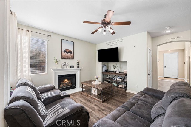 Detail Gallery Image 9 of 44 For 3116 Perdot Ave, Rosamond,  CA 93560 - 4 Beds | 2/1 Baths