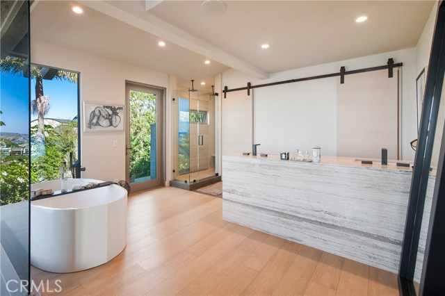 Detail Gallery Image 14 of 40 For 709 Kendall Dr, Laguna Beach,  CA 92651 - 4 Beds | 4/1 Baths