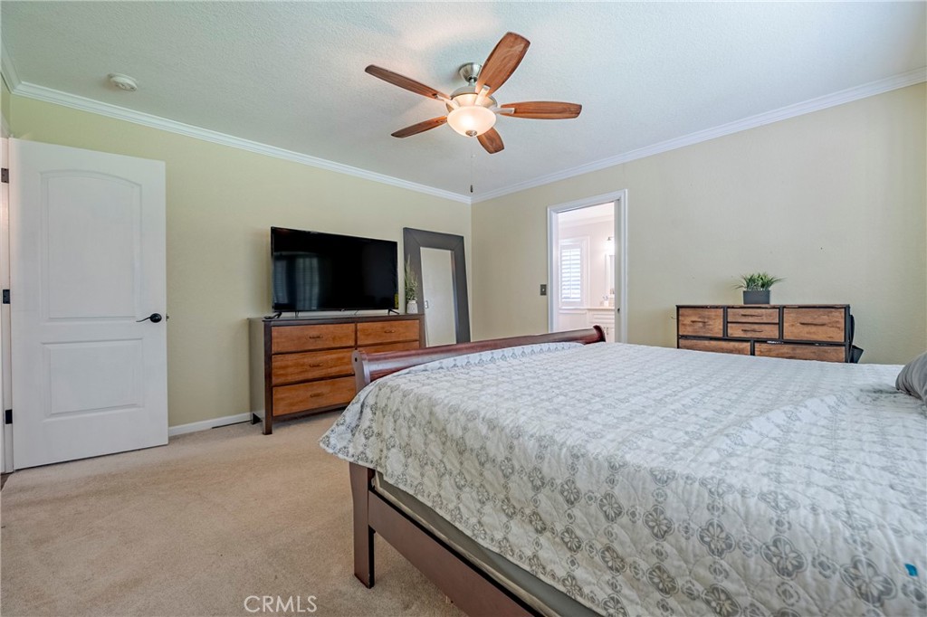 https://media.crmls.org/medias/c6bd26a2-ba63-48d1-8447-29f487358482.jpg?preset=X-Large