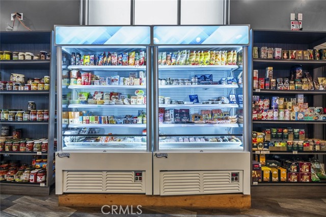 400 E Broadway, Glendale CA: https://media.crmls.org/medias/c6bdc16a-9293-47d5-9fa3-2829beab1ce2.jpg