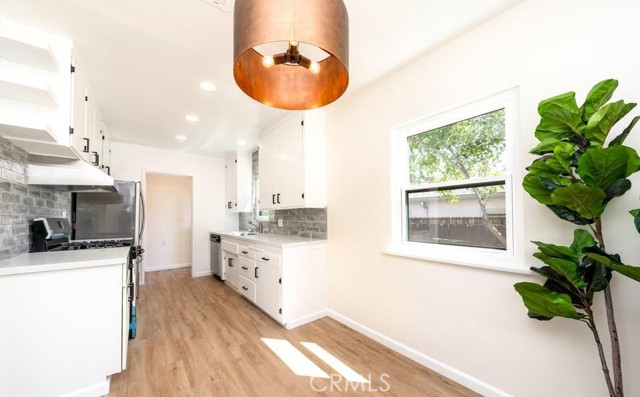 Detail Gallery Image 7 of 21 For 22559 Dolorosa St, Woodland Hills,  CA 91367 - 2 Beds | 2 Baths