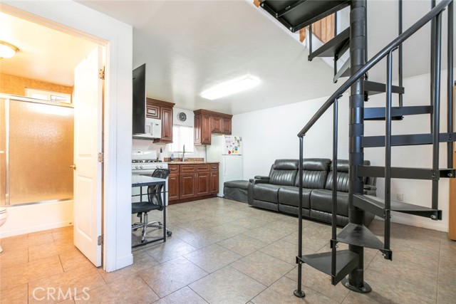 533 Hawthorne Street, Glendale CA: https://media.crmls.org/medias/c6bfa876-1185-4dc9-a165-765863f385de.jpg