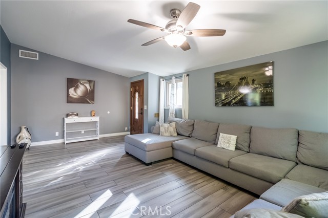 Detail Gallery Image 5 of 22 For 5249 N H, San Bernardino,  CA 92407 - 3 Beds | 2 Baths