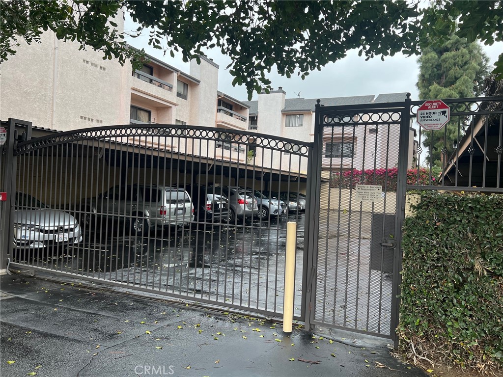 https://media.crmls.org/medias/c6c0f66d-802d-49ea-a74e-43da74f3253c.jpg?preset=X-Large