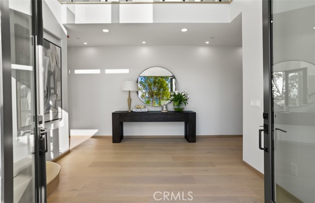31 N Vista De Catalina, Laguna Beach CA: https://media.crmls.org/medias/c6c182c8-79cc-4f21-bf39-b3fb966e3d05.jpg