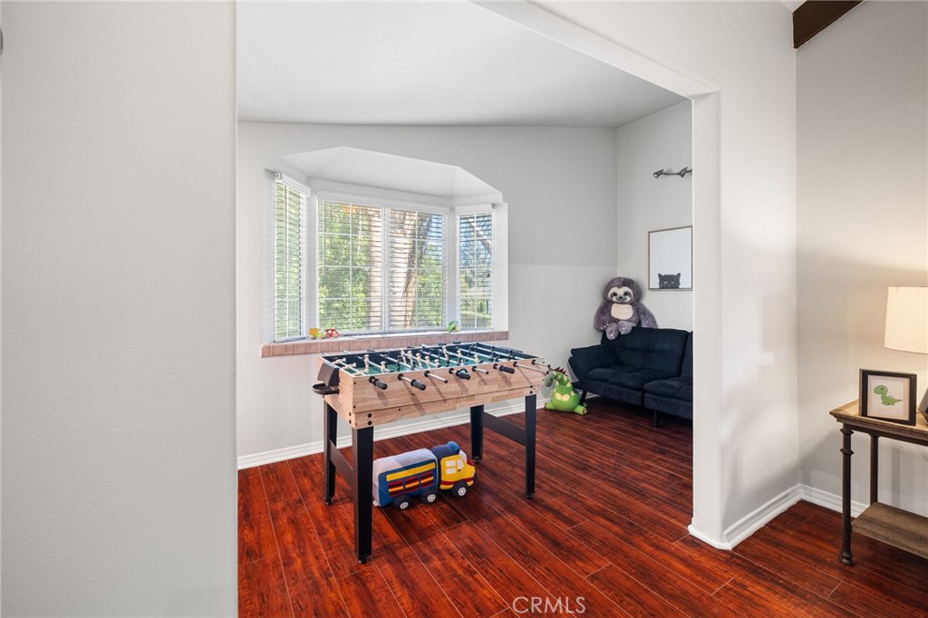 https://media.crmls.org/medias/c6c2f94f-4a8f-4ab0-9c18-edb261280ba8.jpg?preset=X-Large