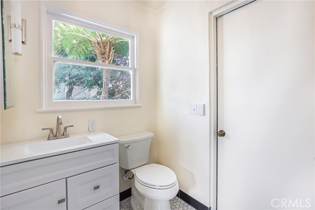 Detail Gallery Image 17 of 25 For 249 Wave, Laguna Beach,  CA 92651 - 2 Beds | 2 Baths
