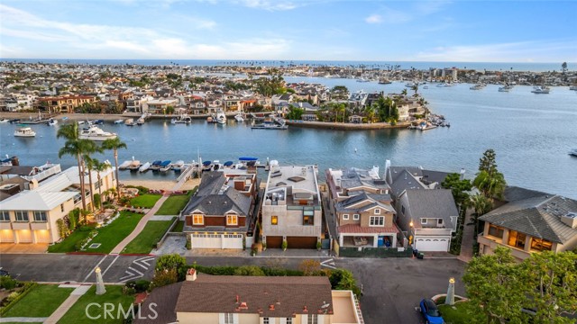 8 Beacon Bay, Newport Beach CA: https://media.crmls.org/medias/c6c52c24-b574-4dce-896b-919cb9c6f026.jpg