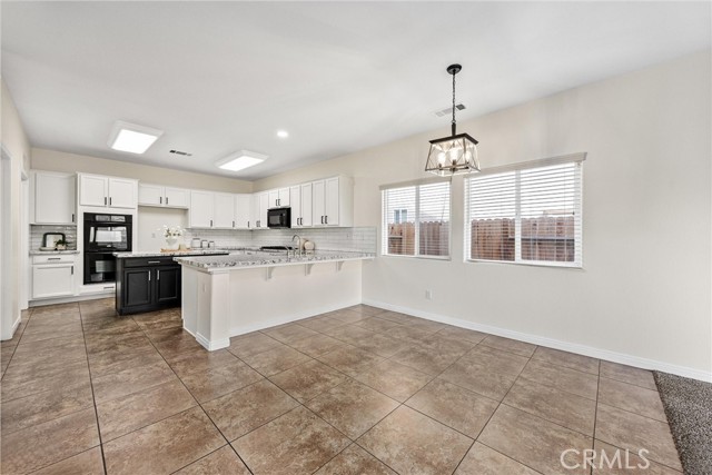 11515 Regarse, Bakersfield CA: https://media.crmls.org/medias/c6c55559-1ad5-4a56-8d47-7094fce3f63c.jpg