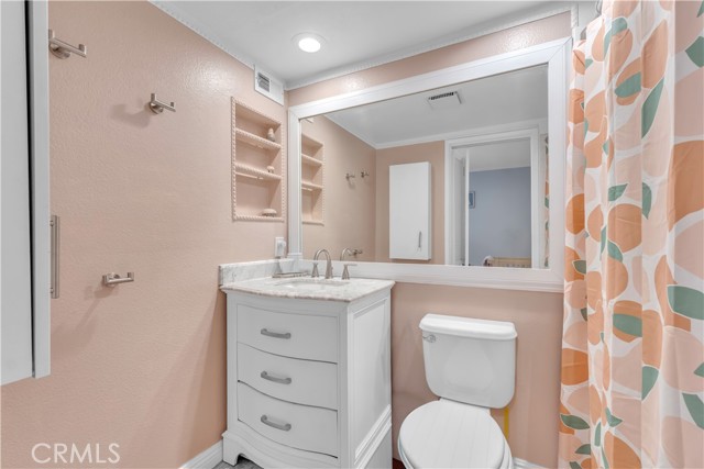 Detail Gallery Image 33 of 50 For 21040 Parthenia #25,  Canoga Park,  CA 91304 - 2 Beds | 2/1 Baths