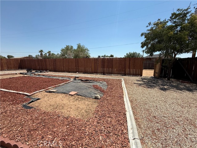 21275 Pocomoke Court, Apple Valley CA: https://media.crmls.org/medias/c6c734ef-3244-49c0-afb6-455b0c78abf0.jpg