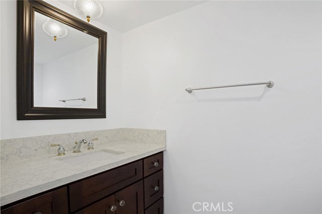 1300 Antigua Way, Newport Beach CA: https://media.crmls.org/medias/c6c7f2dd-1f96-407e-aeba-4e9d92589ed2.jpg