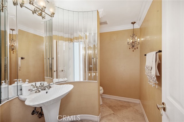 Detail Gallery Image 13 of 41 For 3211 E Mandeville Pl, Orange,  CA 92867 - 6 Beds | 6/1 Baths
