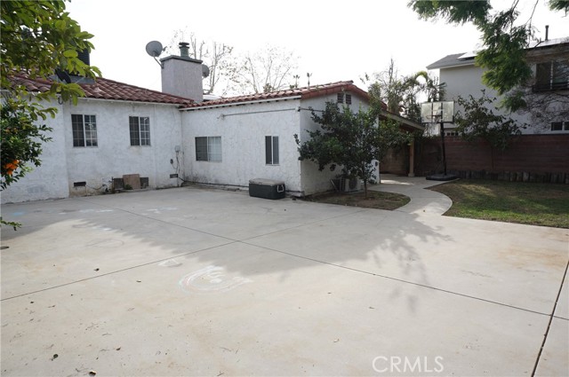 10109 Noble Avenue, Mission Hills (San Fernando) CA: https://media.crmls.org/medias/c6c94919-0dbe-4b22-9359-7a3686f4cfe0.jpg