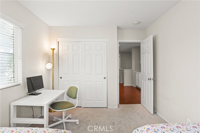 18 New Season, Irvine CA: https://media.crmls.org/medias/c6c95d98-0b43-48fd-81eb-2c1552604315.jpg