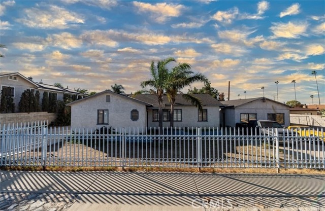 Detail Gallery Image 3 of 8 For 16539 Miller Ave, Fontana,  CA 92336 - 6 Beds | 2 Baths