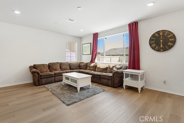 Detail Gallery Image 2 of 29 For 5085 Hoss Cir, Hemet,  CA 92545 - 4 Beds | 3 Baths