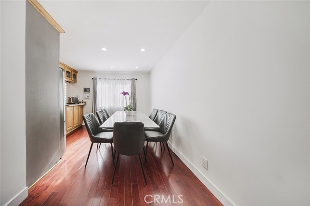 Detail Gallery Image 4 of 39 For 9775 via Roma, Burbank,  CA 91504 - 2 Beds | 3 Baths